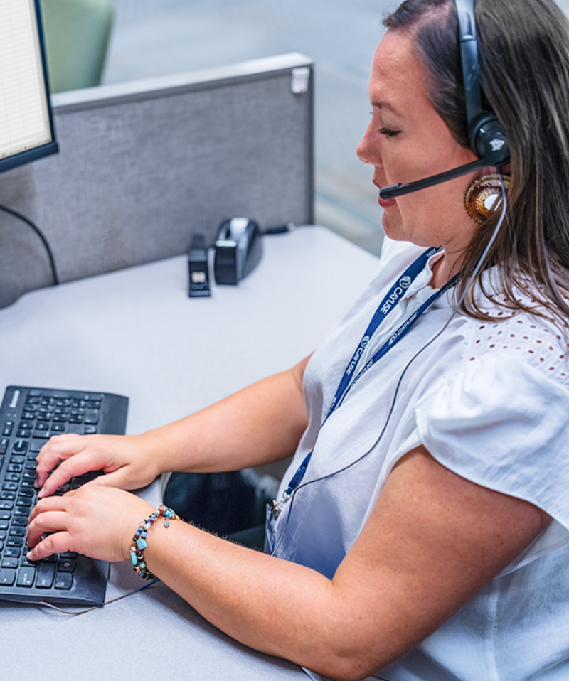 Female technician assists an end user Female technician assists an end user